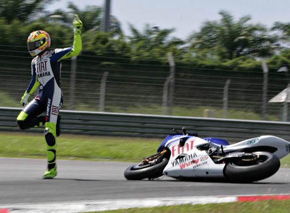 Rossi chute essais Sepang 2008