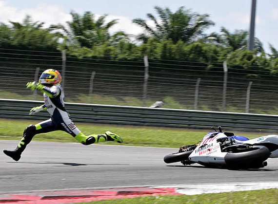 Rossi chute essais Sepang 2008