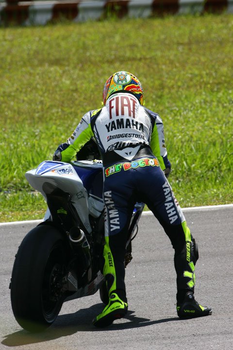 Rossi chute essais Sepang 2008