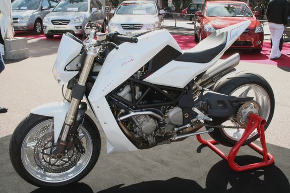 MV Agusta Bestiale côté gauche