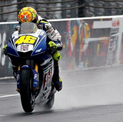 Valentino Rossi sous la pluie de l'ouragan Ike à Indianapolis