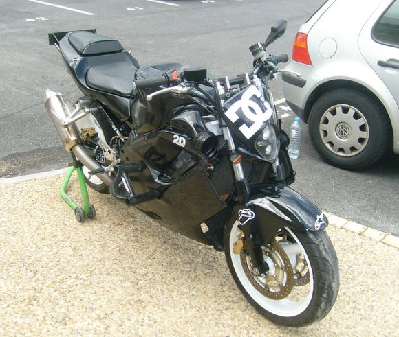 Honda CBR 600 FS 2002 freeride noir, vue face droite