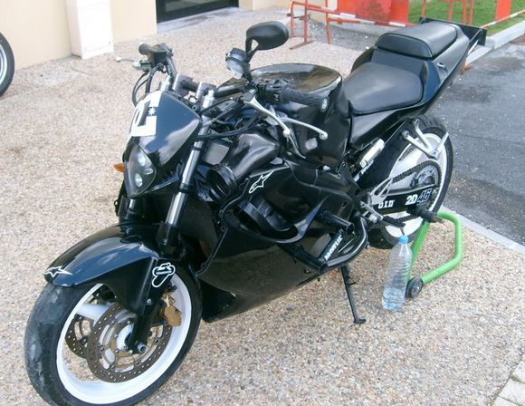 Honda CBR 600 FS 2002 freeride noir, vue face gauche