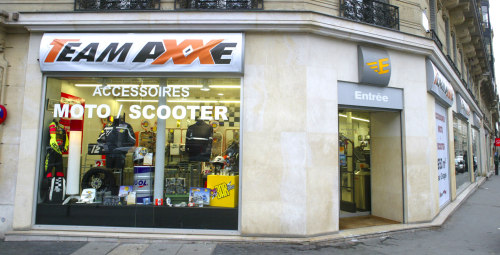 Photo moto-station.com de la devanture du magasin Team Axxe Paris