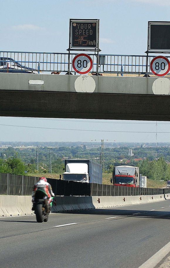 Un motard flashé à 315 km/h par un radar de prévention