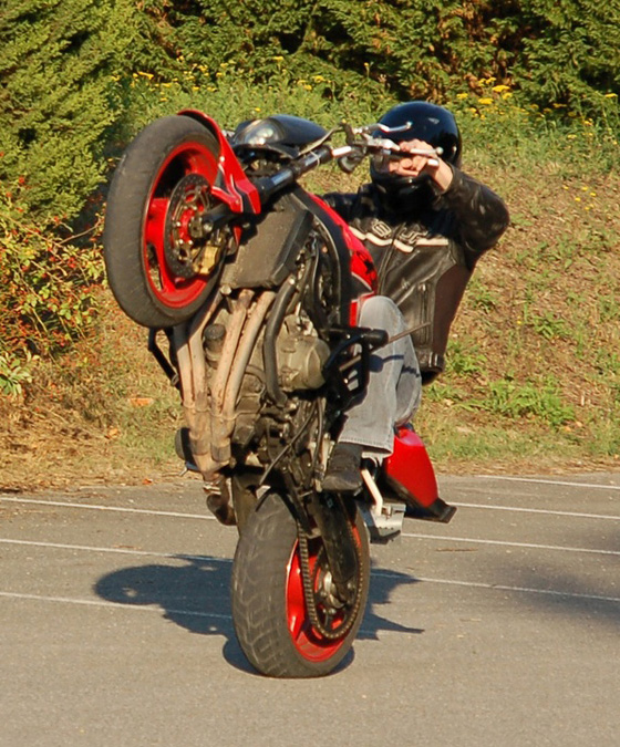 Wheeling en CBR600FS 2002 photographié avec un D50