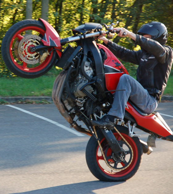 Photo de groupe avec toutes les motos et les dirts