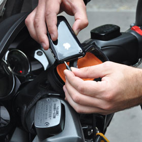 Housse étanche pour l'iPhone en moto