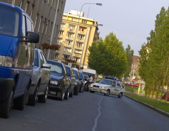 La motarde exhibitionniste et son pilote arrêtés par les flics