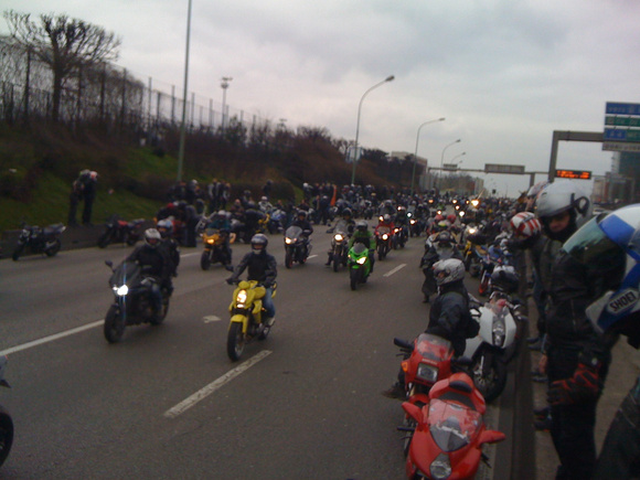 LPhotos de la manifestation FFMC du 13 mars 2010 sur le périphérique bloqué porte de Bercy!
