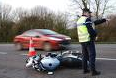 Moto accidentée juste devant la police