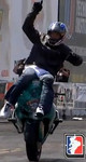 Figure de stunt, la stoppie sans les mains ni les pieds!