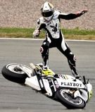 Photo de la lourde de chute de De Puniet au Sachsenring 2010