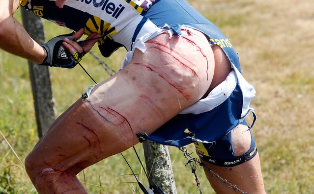 tour de france accident france  télévisions barbelés