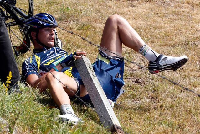 cycliste dans les barbelés