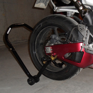 Réglage de la béquille d'atelier AIO roue arrière 02