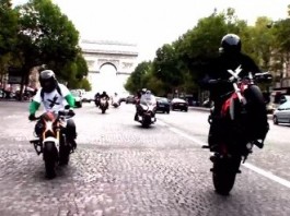 Freeride sur les Champs Elysées de Paris freeride moto paris