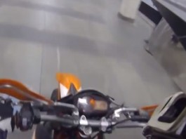 Moto dans métro