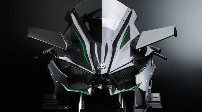 Kawasaki Ninja H2R 2015 : la bulle type avion de chasse