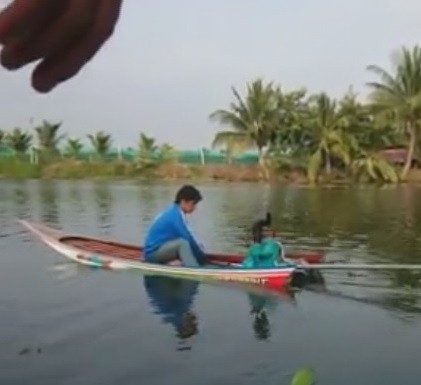 pirogue moteur moto