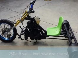 Tricycle à moteur à vitesses