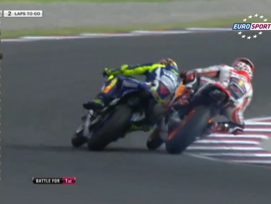 Valentino Rossi corrige le jeune Marc Marquez en Argentine Rossi VS Marquez Argentine
