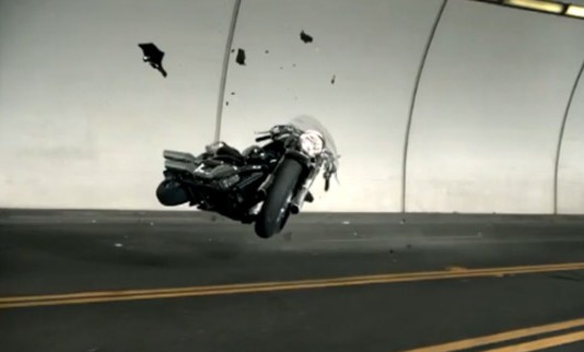 Pub pour une assurance américaine : Bikes Never Crash Alone