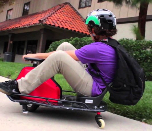 Quand les enfants iront à l’école en Crazy Cart Razor