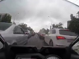 Pourquoi faut-il rouler prudemment en interfile…